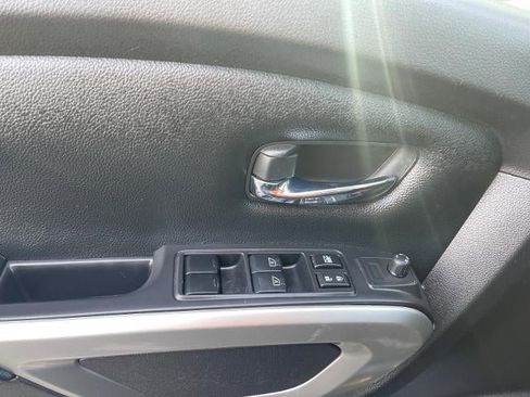 Used 2022 Nissan Titan SV image 15