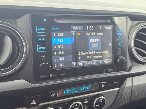 Certified 2016 Toyota Tacoma TRD Sport w/ Premium & Technology Package AWD/4WD image 27