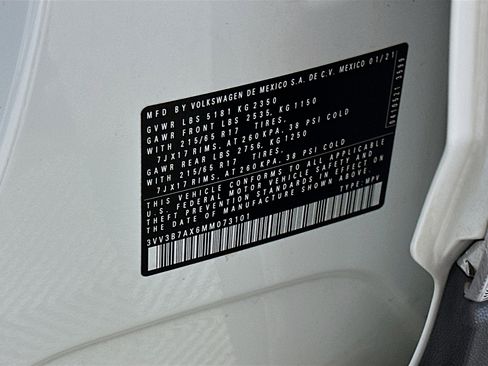 Used 2021 Volkswagen Tiguan SE w/ Panoramic Sunroof Package image 12