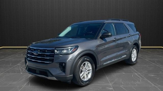 Used 2025 Ford Explorer Active w/ Active Comfort Package RWD image 3
