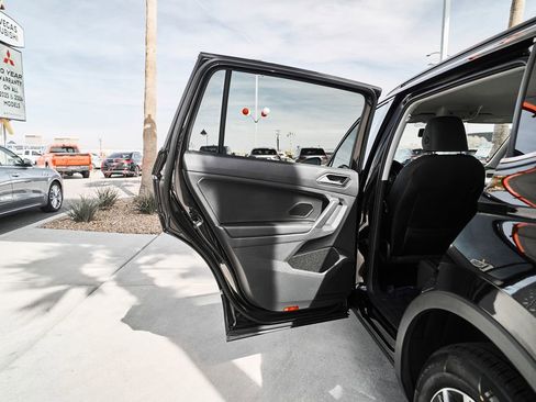 Used 2020 Volkswagen Tiguan SE FWD image 16