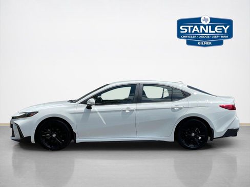 Used 2025 Toyota Camry SE w/ Convenience Package FWD image 6