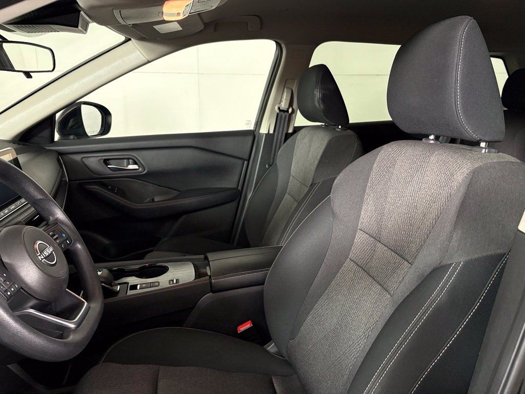 Used 2024 Nissan Rogue SV FWD image 19