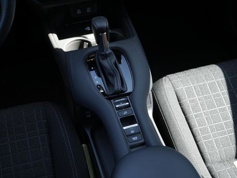 Certified 2026 Honda HR-V LX image 25