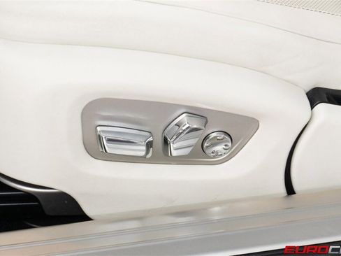 Used 2018 Rolls-Royce Dawn image 48