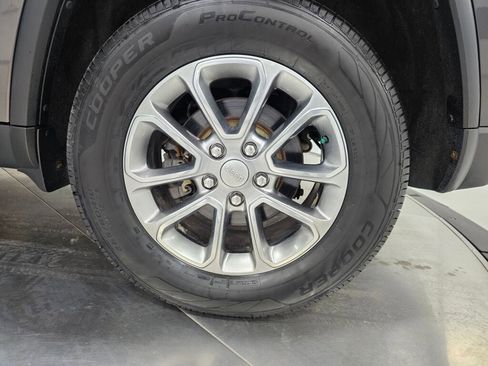 Used 2015 Jeep Grand Cherokee Limited AWD/4WD image 9