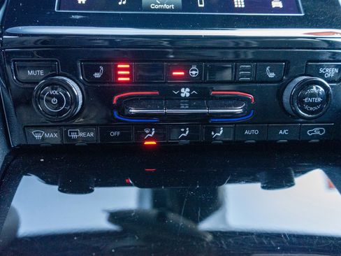 Used 2023 Jeep Grand Cherokee L Altitude image 20