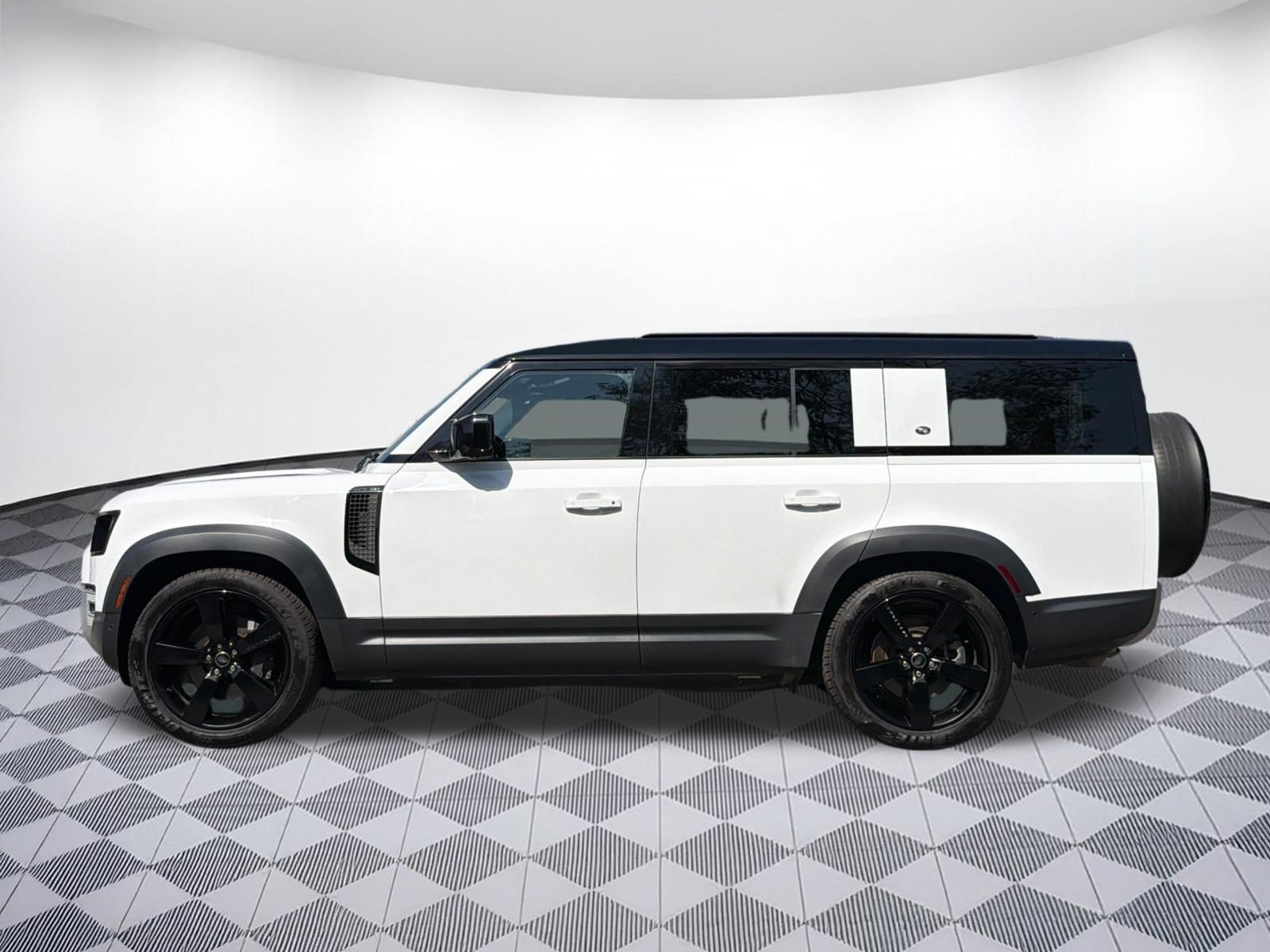 Used 2023 Land Rover Defender 130 SE AWD/4WD image 2