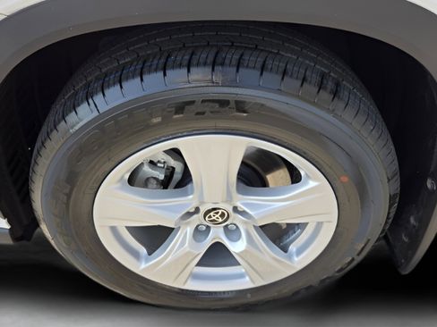 Used 2023 Toyota Highlander LE image 31