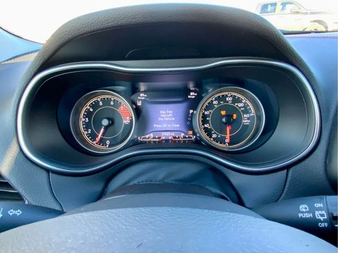 Used 2021 Jeep Cherokee Trailhawk w/ Comfort/Convenience Group image 38