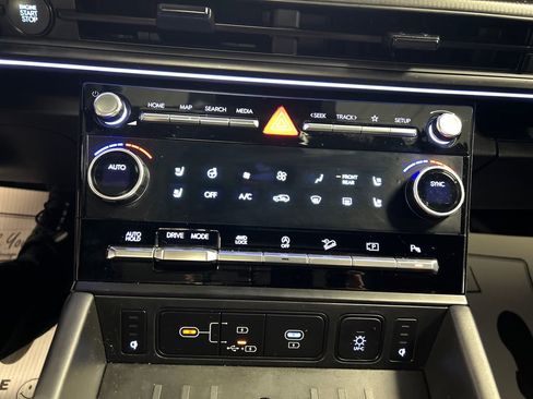 Used 2025 Hyundai Santa Fe Calligraphy image 17
