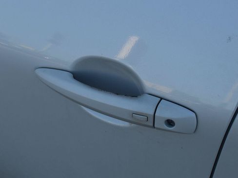 Used 2023 Nissan Rogue SV FWD image 5