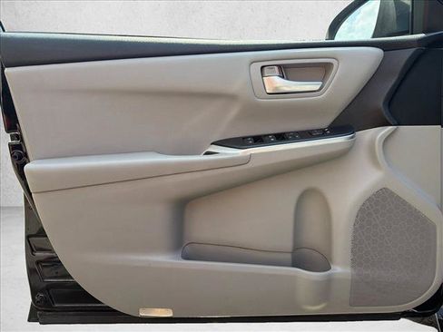 Used 2015 Toyota Camry LE FWD image 9