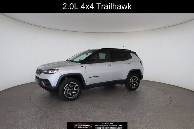 Used 2025 Jeep Compass Trailhawk AWD/4WD image 5