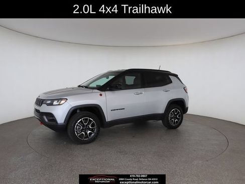 Used 2025 Jeep Compass Trailhawk AWD/4WD image 5
