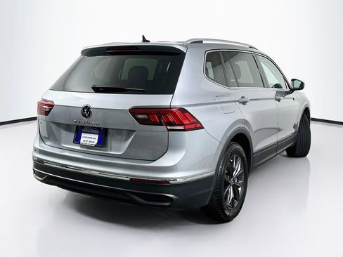 Used 2023 Volkswagen Tiguan SE w/ Panoramic Sunroof Package FWD image 7