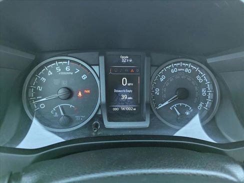 Used 2016 Toyota Tacoma TRD Off-Road image 11