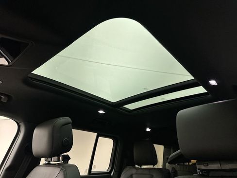 New 2026 Land Rover Defender 130 X-Dynamic SE image 12