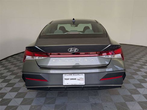 Used 2024 Hyundai Elantra SEL image 6