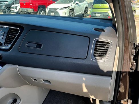 Used 2016 Kia Sedona LX w/ Option Group 020 image 15