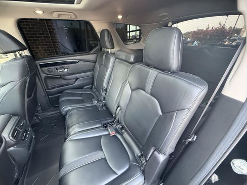 Used 2024 Honda Pilot Touring image 15