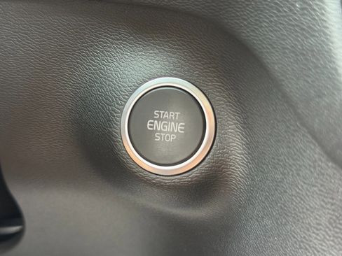 Used 2024 Volvo XC40 B5 Ultimate w/ Climate Package AWD/4WD image 24