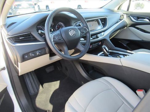 Used 2019 Buick Enclave Essence image 18