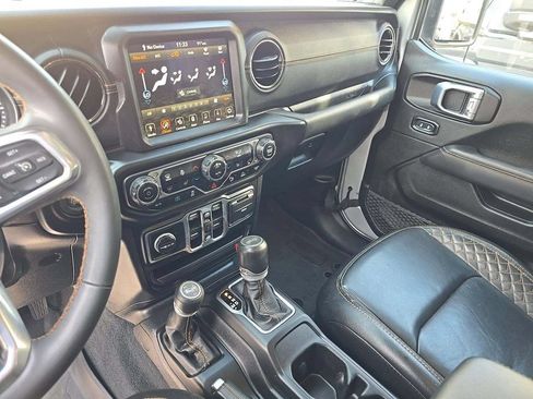 Used 2023 Jeep Wrangler Unlimited Sahara AWD/4WD image 6