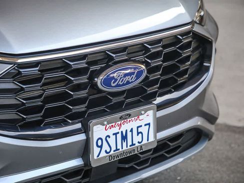 Used 2024 Ford Escape ST-Line w/ Cold Weather Package FWD image 5