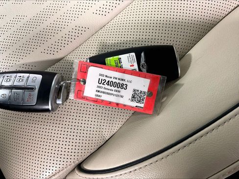 Used 2023 Genesis GV80 2.5T w/ Prestige 20" Package image 32