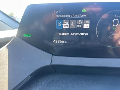 Used 2024 Toyota Prius LE image 21