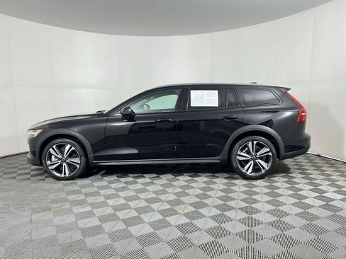 Certified 2025 Volvo V60 B5 Cross Country Plus image 9