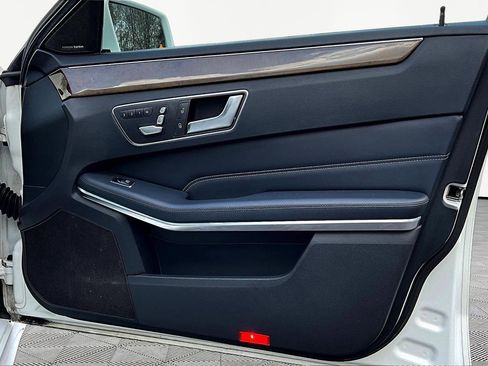 Used 2014 Mercedes-Benz E 350 4MATIC Sedan image 29