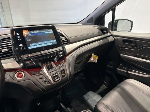 Used 2023 Honda Odyssey Sport image 16