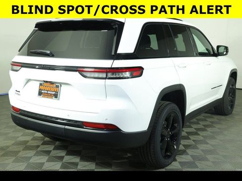 New 2025 Jeep Grand Cherokee Altitude image 10
