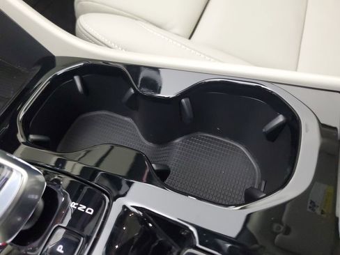 Certified 2026 Volvo XC40 B5 Plus w/ Protection Package Premier AWD/4WD image 33