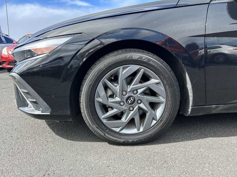 Used 2024 Hyundai Elantra SEL FWD image 17
