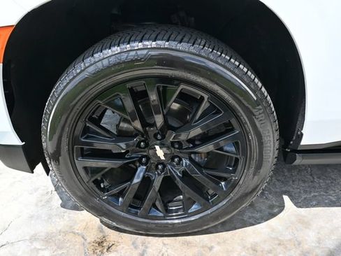 Used 2024 Chevrolet Tahoe High Country AWD/4WD image 10