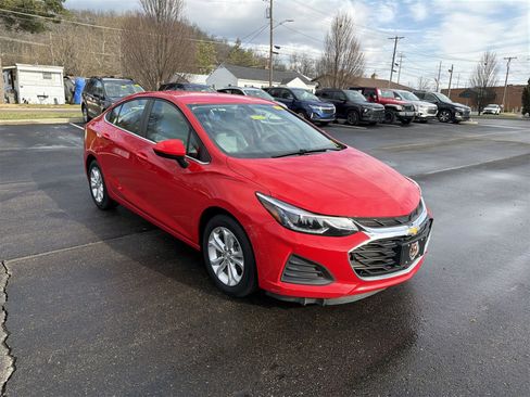 Used 2019 Chevrolet Cruze LT image 2