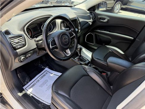 Used 2019 Jeep Compass Latitude FWD image 18