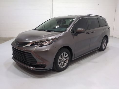 Used 2022 Toyota Sienna LE FWD image 7