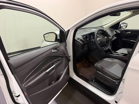 Used 2019 Ford Escape SE FWD image 9