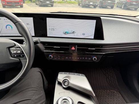 Used 2022 Kia EV6 Wind RWD image 9