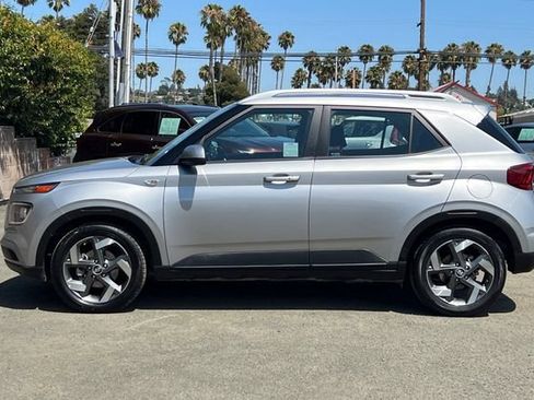 Used 2025 Hyundai Venue SEL FWD image 9