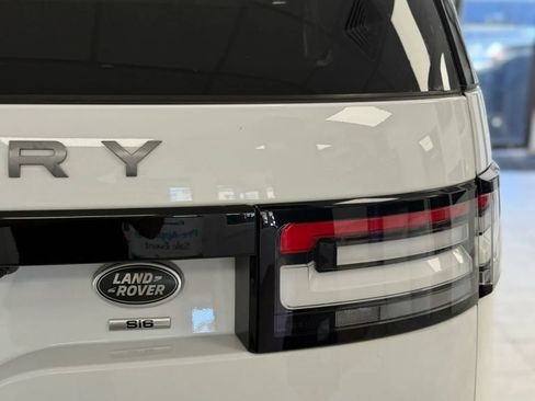 Used 2020 Land Rover Discovery SE AWD/4WD image 7