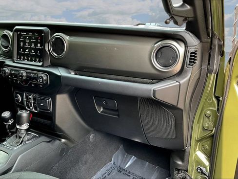 Used 2022 Jeep Wrangler Unlimited Sahara AWD/4WD image 27