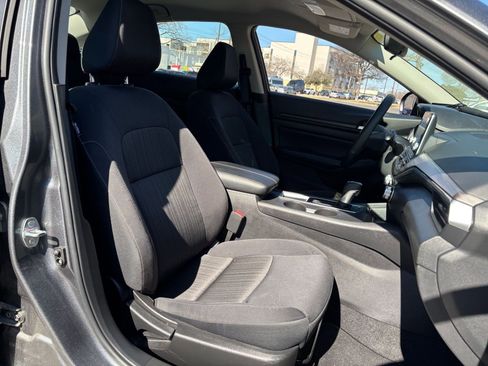 Used 2025 Nissan Altima 2.5 SV image 21