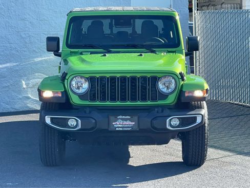 New 2025 Jeep Gladiator Sport image 9