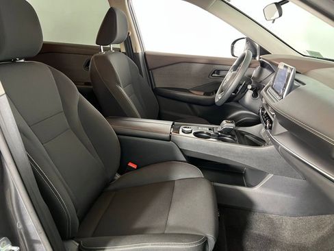 Used 2023 Nissan Rogue S image 29