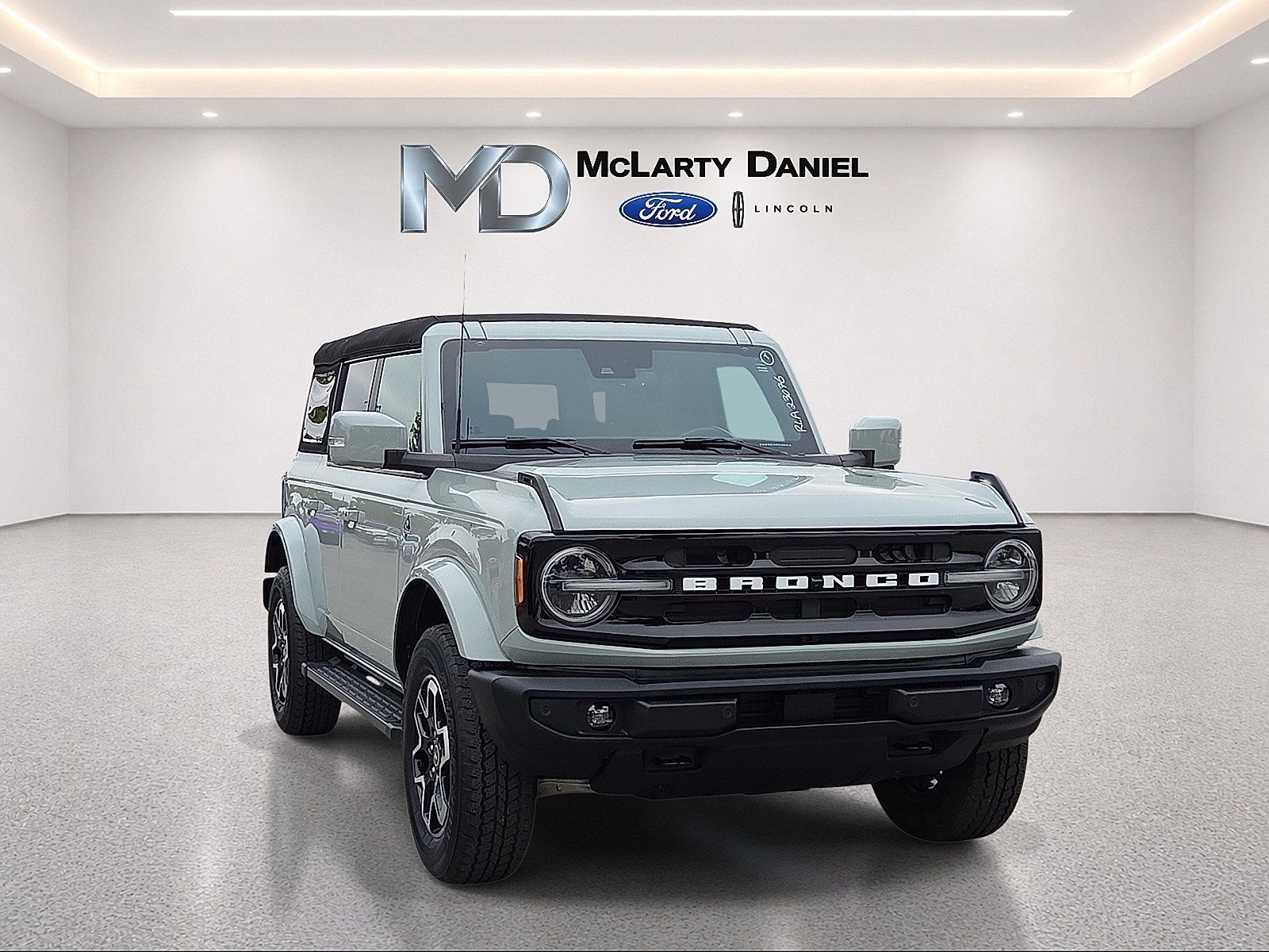 Used 2024 Ford Bronco Outer Banks AWD/4WD image 1